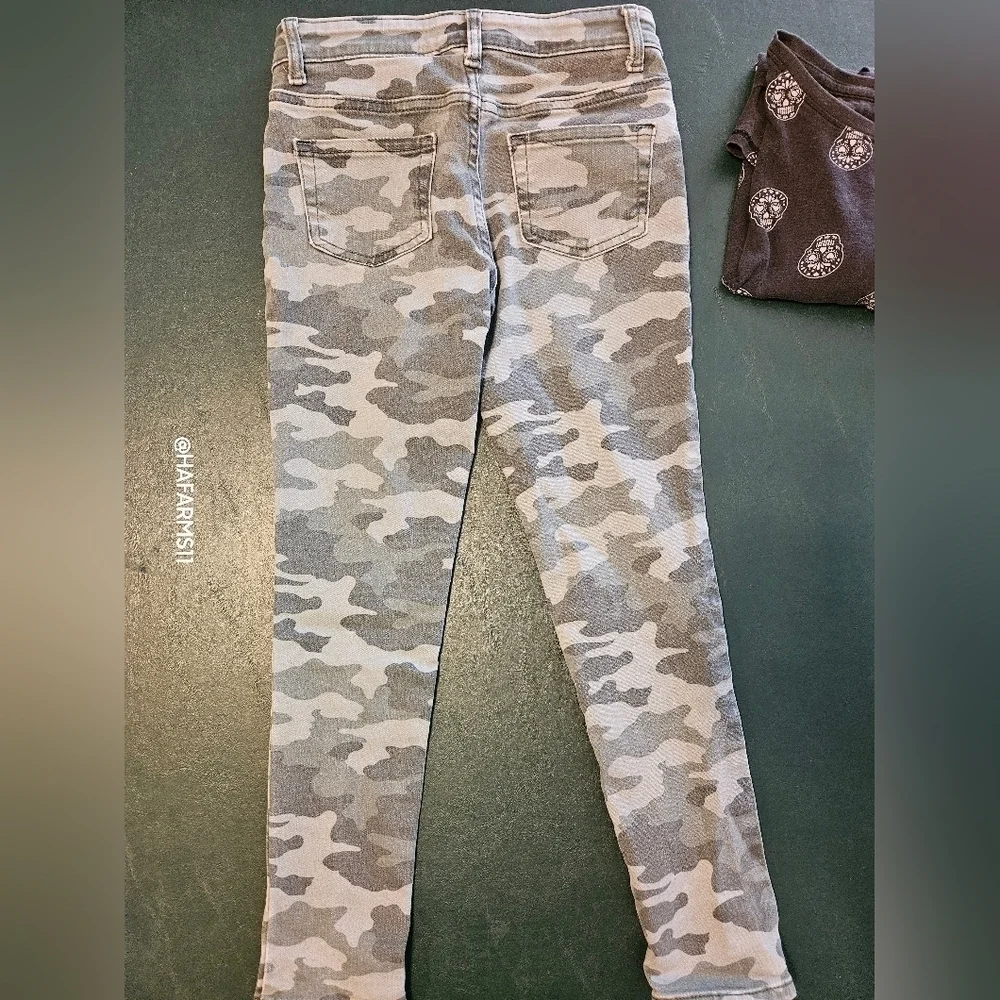 3/15$ Bundle Deal Outfit for Girls - Camo Pant and Skull Print Shirt